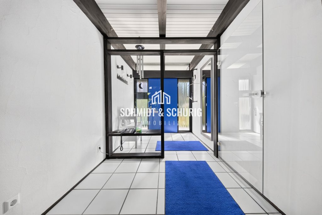 Eingangsbereich Immobilienangebot - Kürnbach - Alle - Exklusives Einfamilienhaus - Architektur mit Wiedererkennungswert