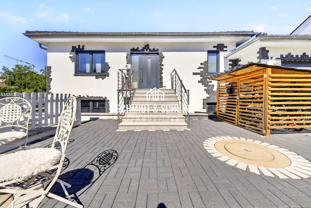 Eingangsbereich Immobilienangebot - Eisingen - Alle - Attraktiver Bungalow mit viel Wohnkomfort in Eisingen