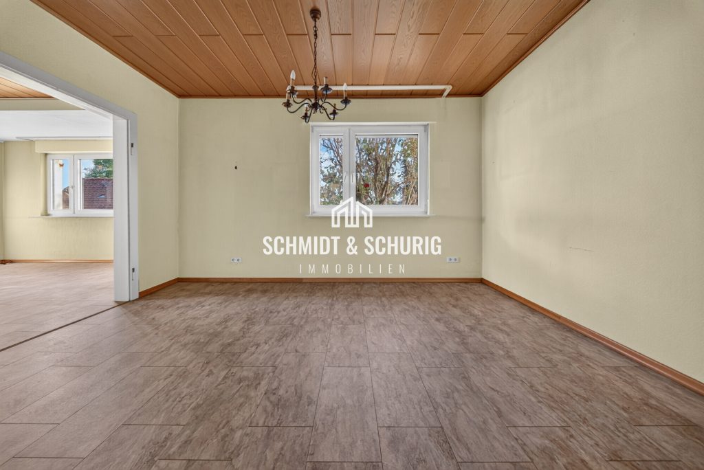Immobilienangebot - Gondelsheim - Alle - Einfamilienhaus mit Nebengebäude und großem Grundstück mit viel Potenzial