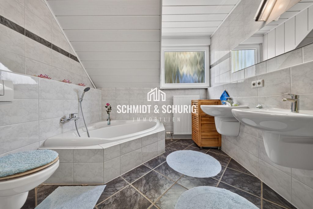 Badezimmer Immobilienangebot - Kürnbach - Alle - Viel Platz für die Familie – Doppelhaushälfte mit Einliegerwohnung!