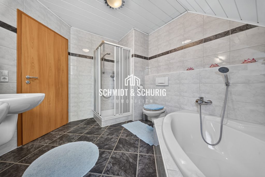 Badezimmer Immobilienangebot - Kürnbach - Alle - Viel Platz für die Familie – Doppelhaushälfte mit Einliegerwohnung!