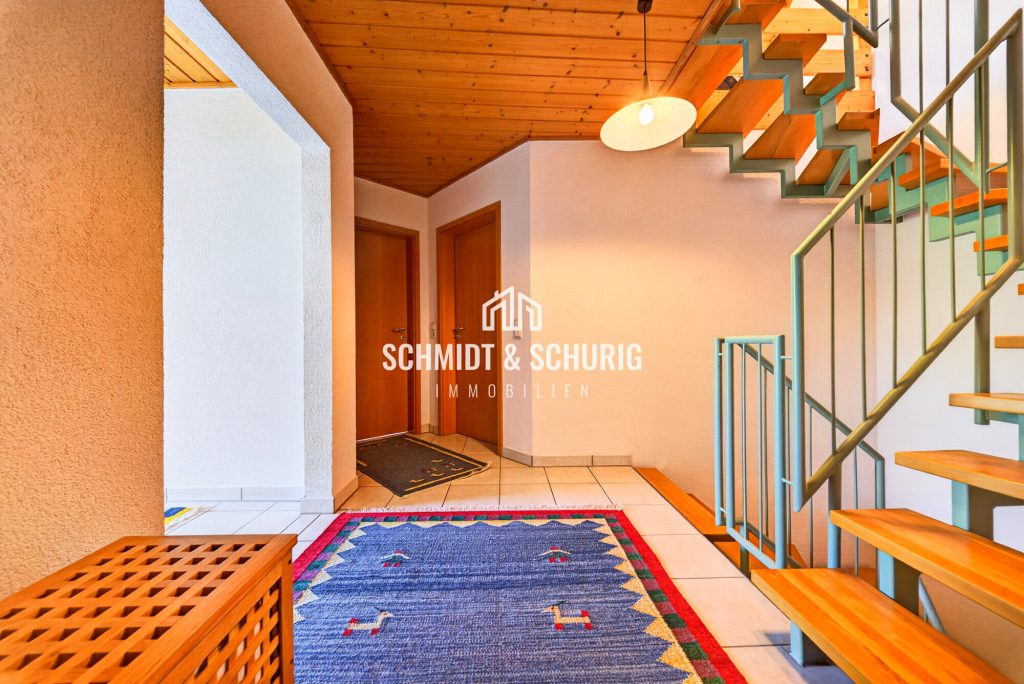 Flur Immobilienangebot - Kürnbach - Alle - Viel Platz für die Familie – Doppelhaushälfte mit Einliegerwohnung!
