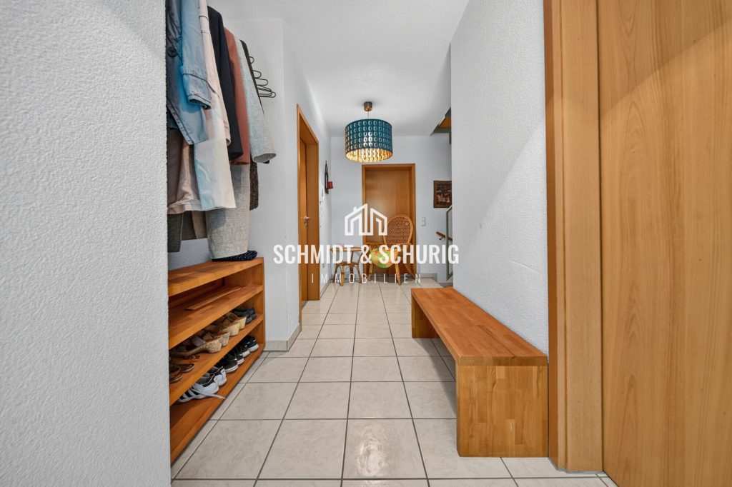 Eingangsbereich/Flur Immobilienangebot - Kürnbach - Alle - Viel Platz für die Familie – Doppelhaushälfte mit Einliegerwohnung!