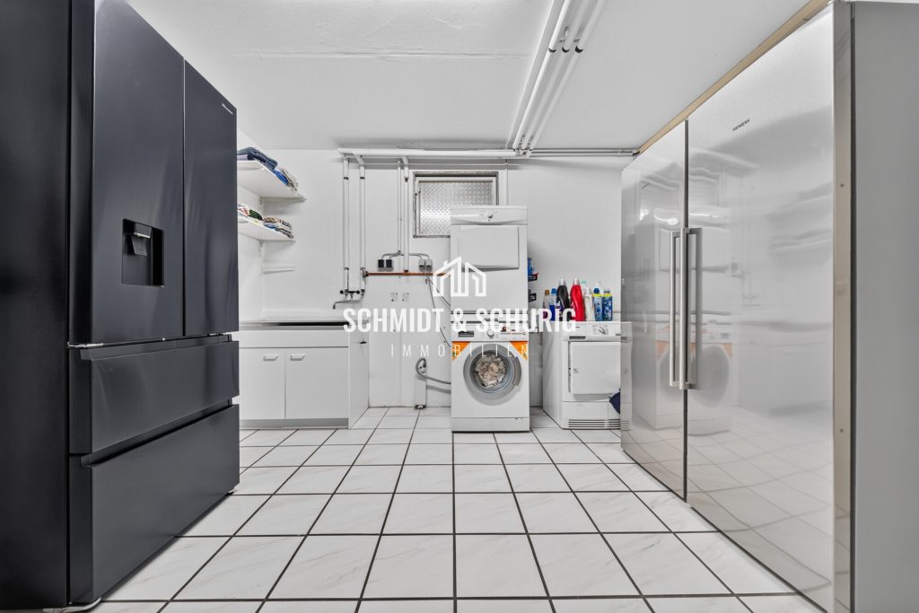 Waschküche Immobilienangebot - Ötisheim - Alle - Wohnen der besonderen Art:
Einfamilienhaus mit Indoor-Pool, Sauna und Doppelgarage