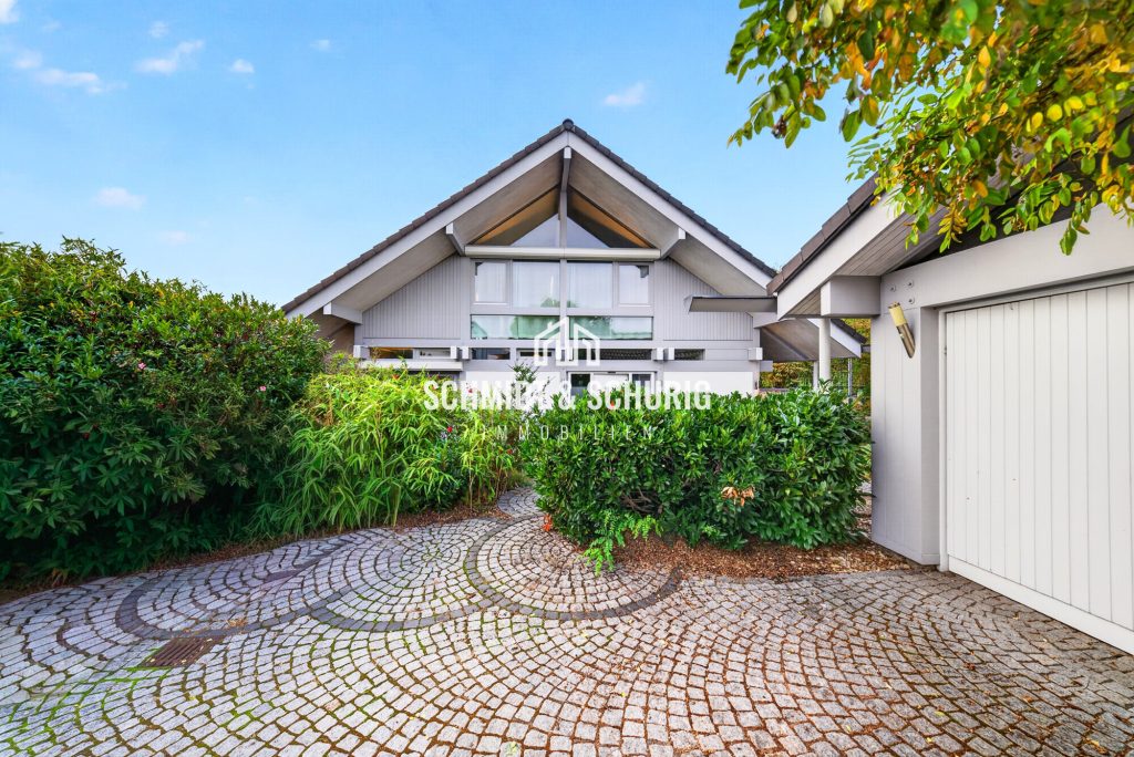 Ansicht Immobilienangebot - Ötisheim - Alle - Wohnen der besonderen Art:
Einfamilienhaus mit Indoor-Pool, Sauna und Doppelgarage