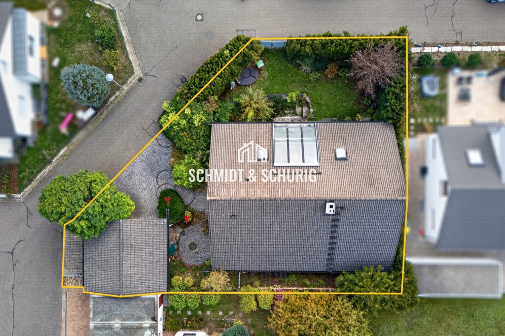 Luftaufnahme Immobilienangebot - Ötisheim - Alle - Wohnen der besonderen Art:
Einfamilienhaus mit Indoor-Pool, Sauna und Doppelgarage
