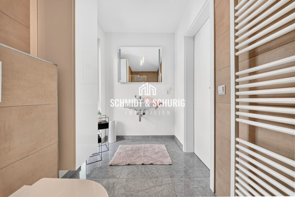 Badezimmer Immobilienangebot - Gondelsheim - Alle - Neuwertiges Einfamilienhaus mit viel Potenzial, Doppelgarage und 6 Stellplätzen