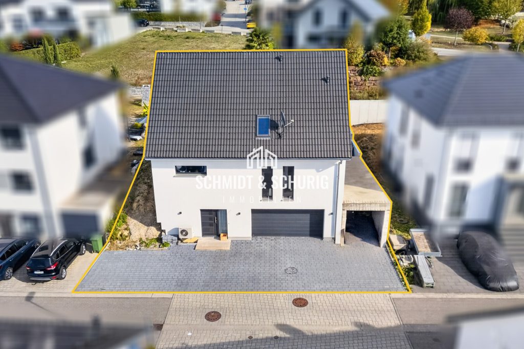 Luftaufnahme Immobilienangebot - Gondelsheim - Alle - Neuwertiges Einfamilienhaus mit viel Potenzial, Doppelgarage und 6 Stellplätzen