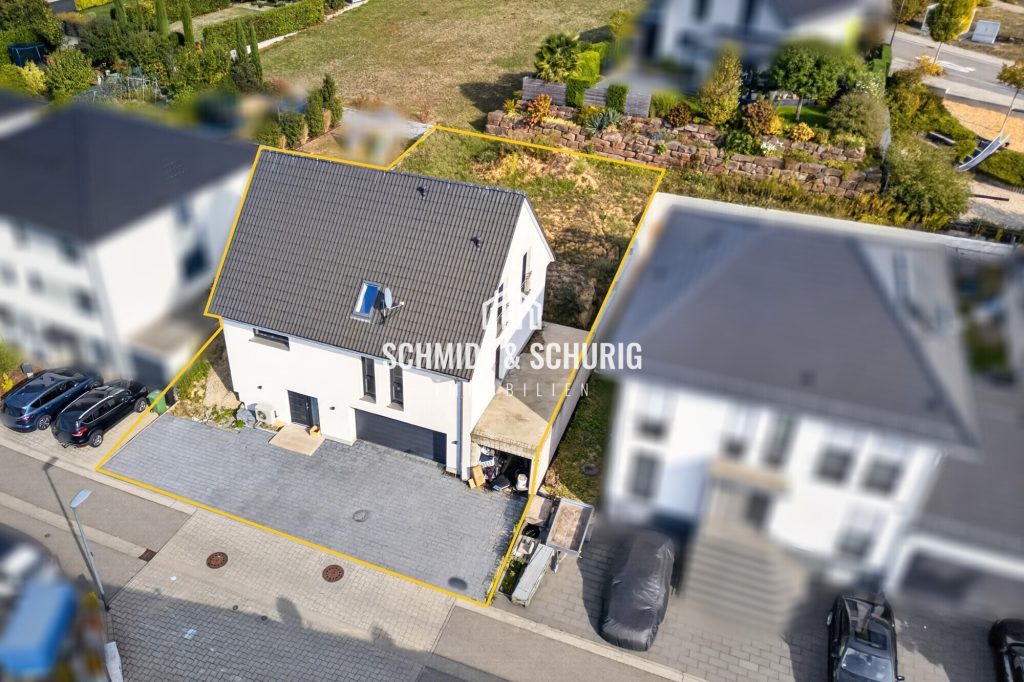 Luftaufnahme Immobilienangebot - Gondelsheim - Alle - Neuwertiges Einfamilienhaus mit viel Potenzial, Doppelgarage und 6 Stellplätzen