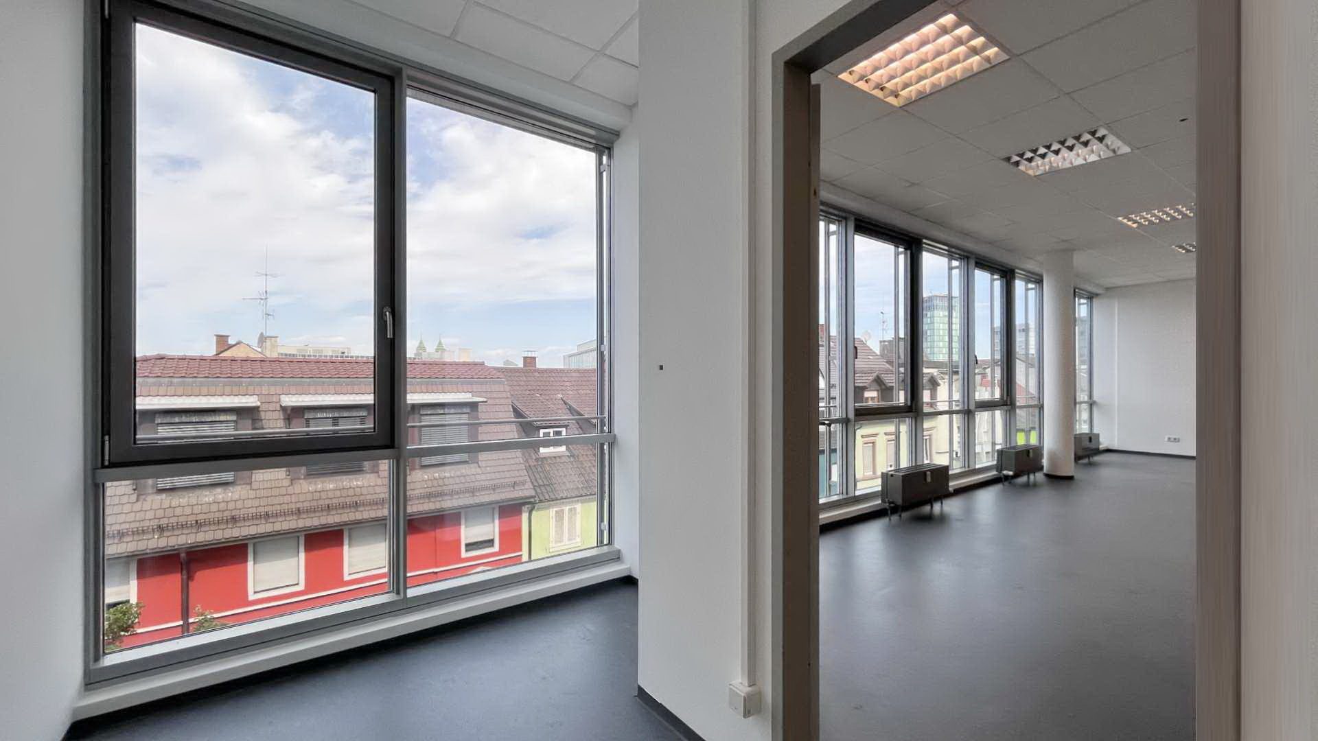 Immobilienangebot - Freiburg i. Br. / Altstadt - Gewerbe - Ganz oben mit dabei - Große Bürofläche in der Innenstadt