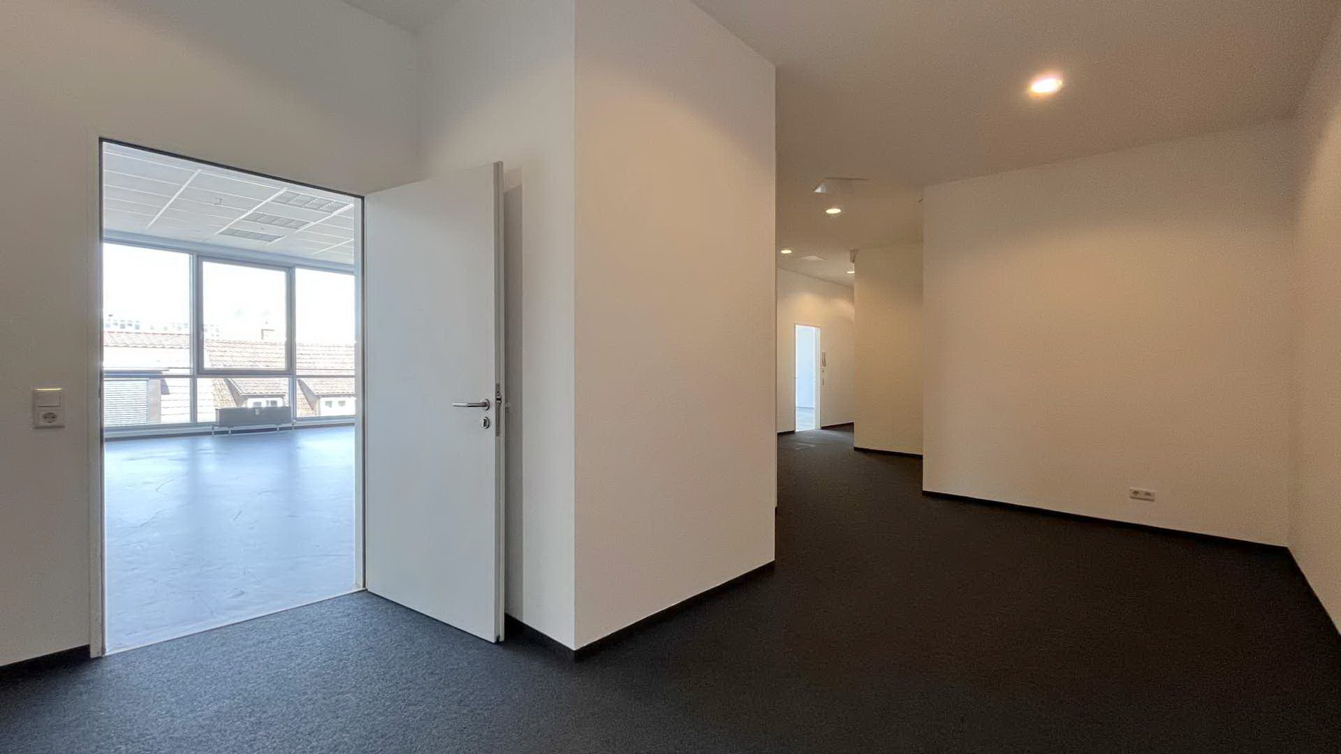 Immobilienangebot - Freiburg i. Br. / Altstadt - Gewerbe - Ganz oben mit dabei - Große Bürofläche in der Innenstadt