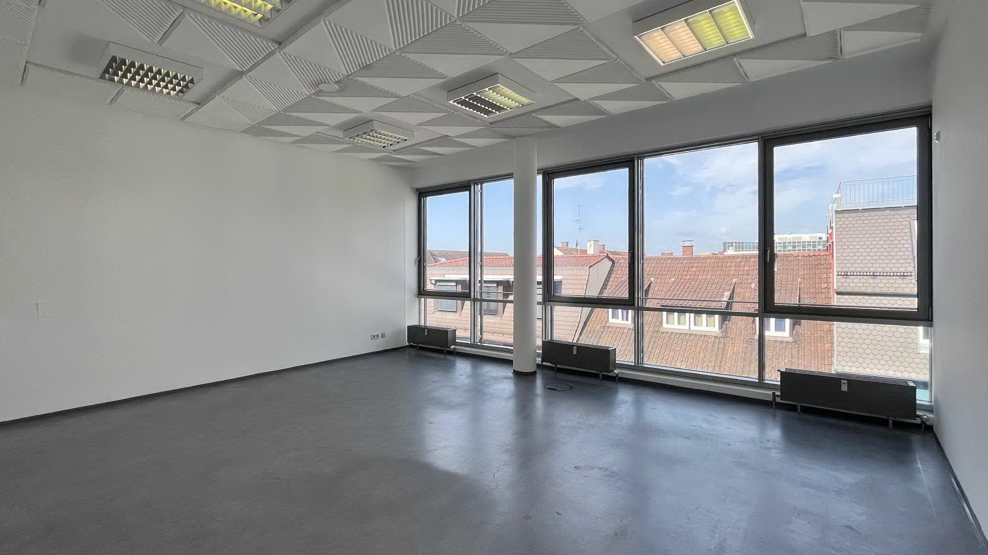 Immobilienangebot - Freiburg i. Br. / Altstadt - Gewerbe - Ganz oben mit dabei - Große Bürofläche in der Innenstadt
