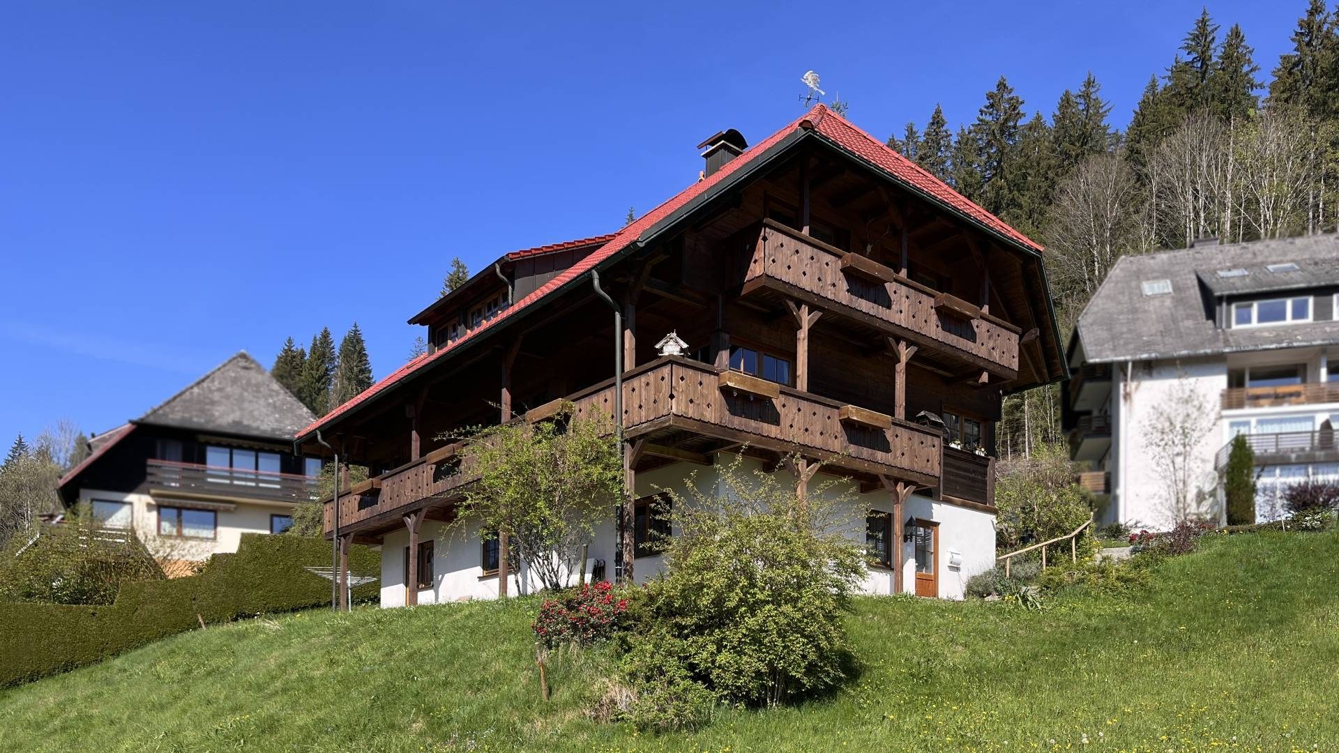 Immobilienangebot - Hinterzarten - Wohnen & Investment & Rest - Tradition trifft Moderne: Familienfreundliches Klimahaus im klassischen Schwarzwaldstil