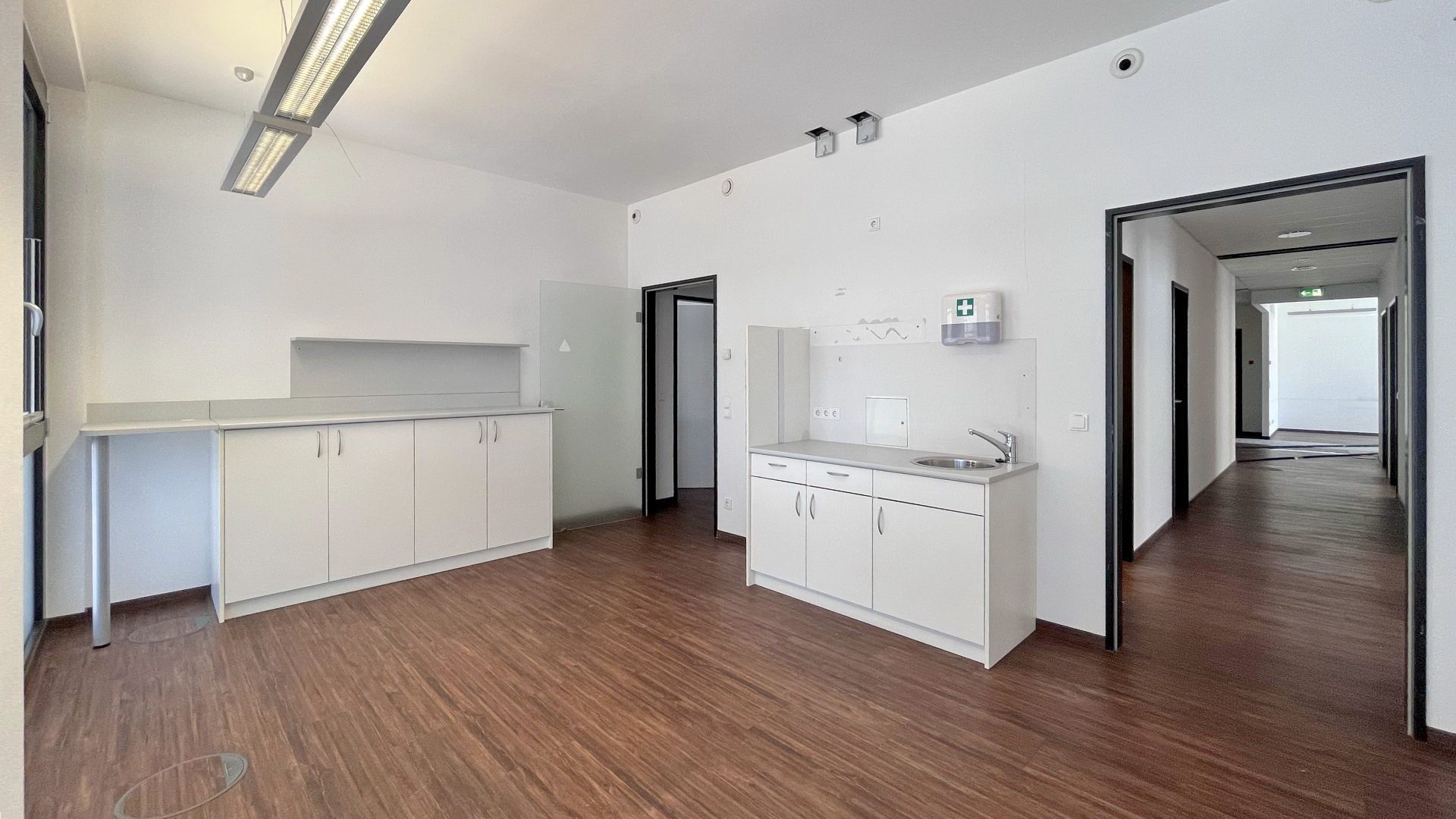Immobilienangebot - Freiburg - Gewerbe - Optimale Verkehrsanbindung und ideale Ausstattung für Praxis, Forschung oder Büro