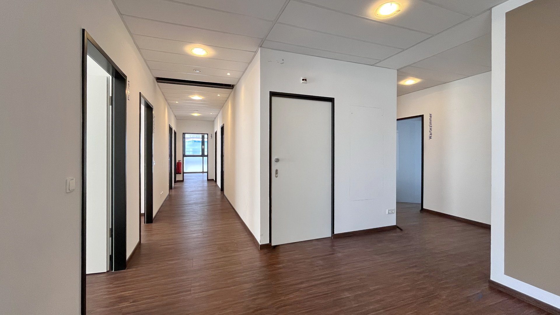 Immobilienangebot - Freiburg - Gewerbe - Optimale Verkehrsanbindung und ideale Ausstattung für Praxis, Forschung oder Büro