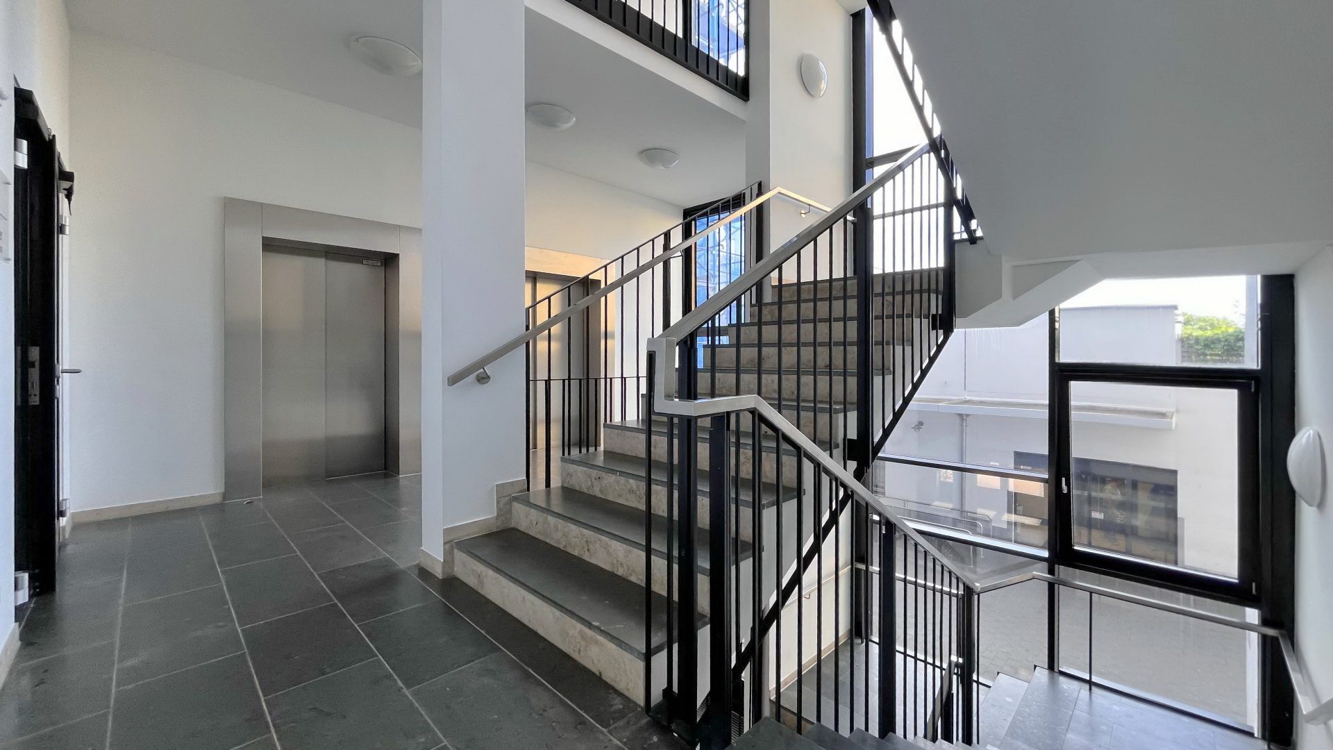 Immobilienangebot - Freiburg - Gewerbe - Optimale Verkehrsanbindung und ideale Ausstattung für Praxis, Forschung oder Büro