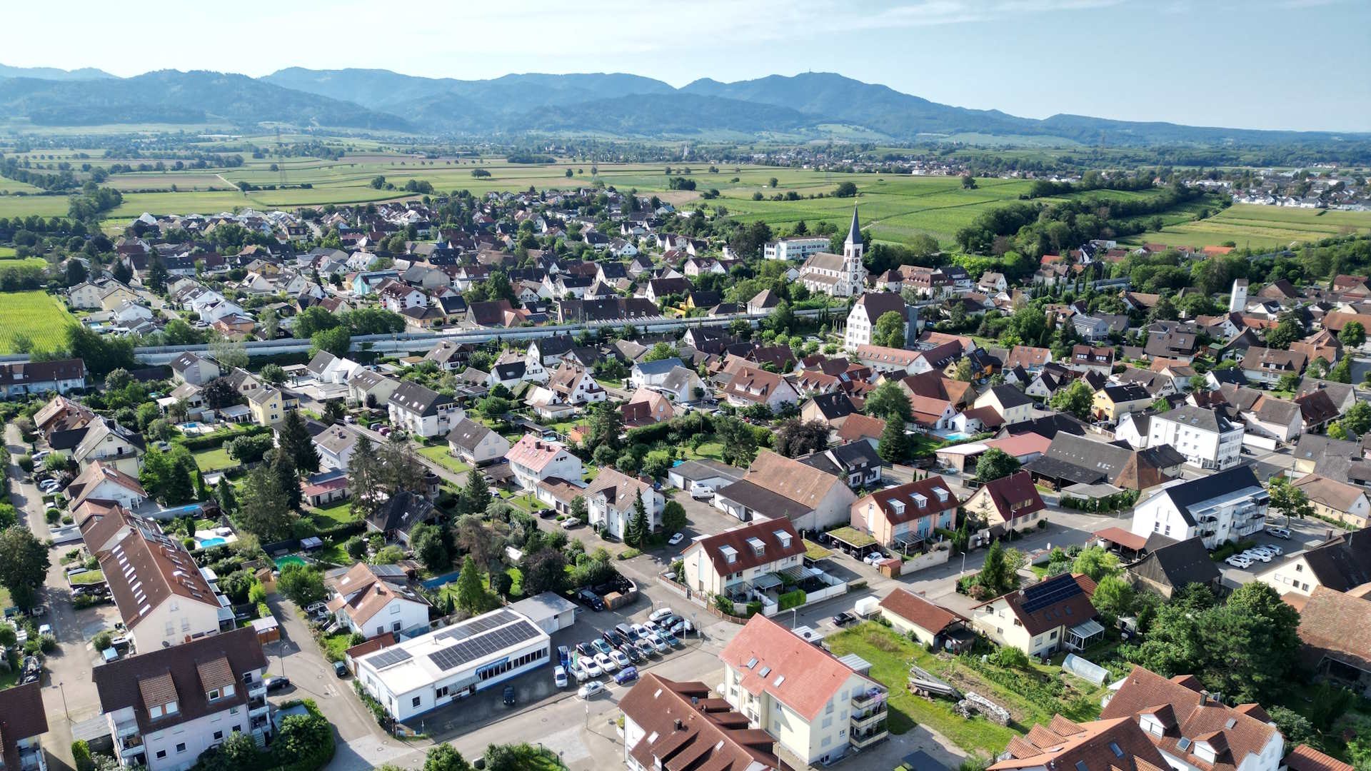 Immobilienangebot - Eschbach - Gewerbe - Großzügige Gewerbehalle mit Büro- und Wohngebäude und Nähe zum Gewerbepark Breisgau