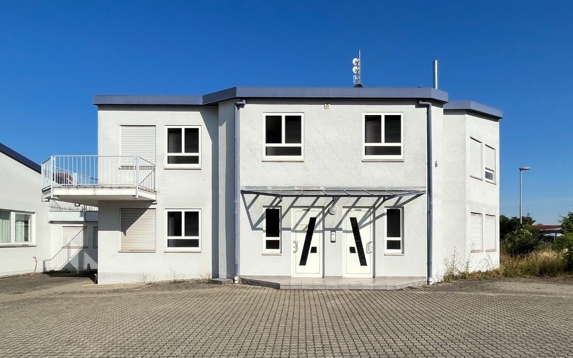 Immobilienangebot - Eschbach - Gewerbe - Großzügige Gewerbehalle mit Büro- und Wohngebäude und Nähe zum Gewerbepark Breisgau