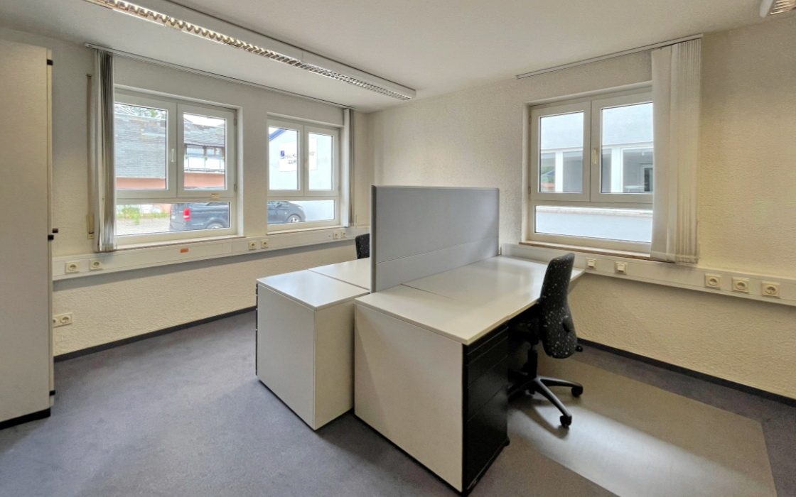 Immobilienangebot - Eschbach - Gewerbe - Großzügige Gewerbehalle mit Büro- und Wohngebäude und Nähe zum Gewerbepark Breisgau