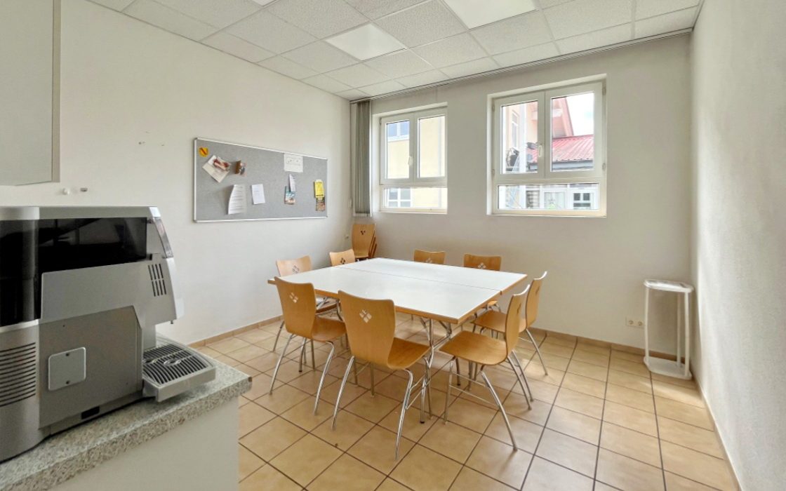 Immobilienangebot - Eschbach - Gewerbe - Großzügige Gewerbehalle mit Büro- und Wohngebäude und Nähe zum Gewerbepark Breisgau