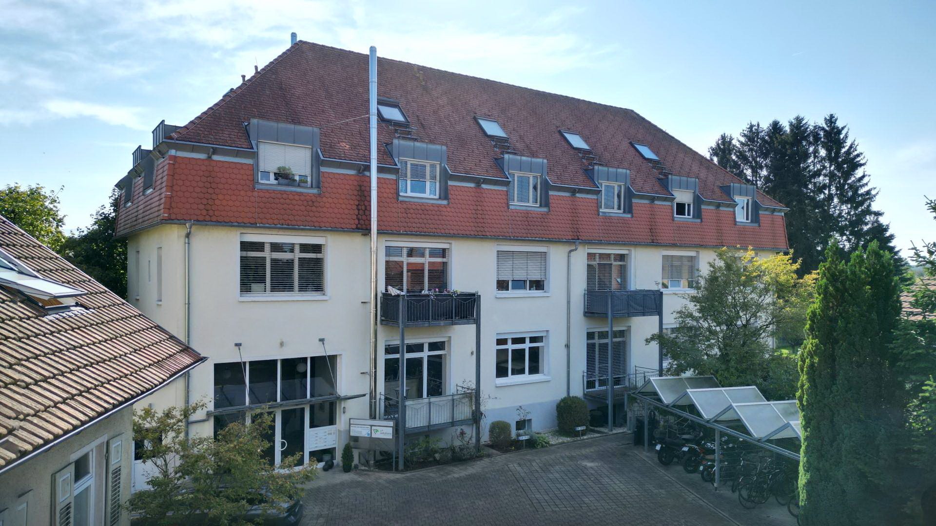 Immobilienangebot - Teningen - Wohnen & Investment & Rest - Ehemalige Zigarrenfabrik mit 8 Wohnungen und 3 Büros in grüner Ortsrandlage