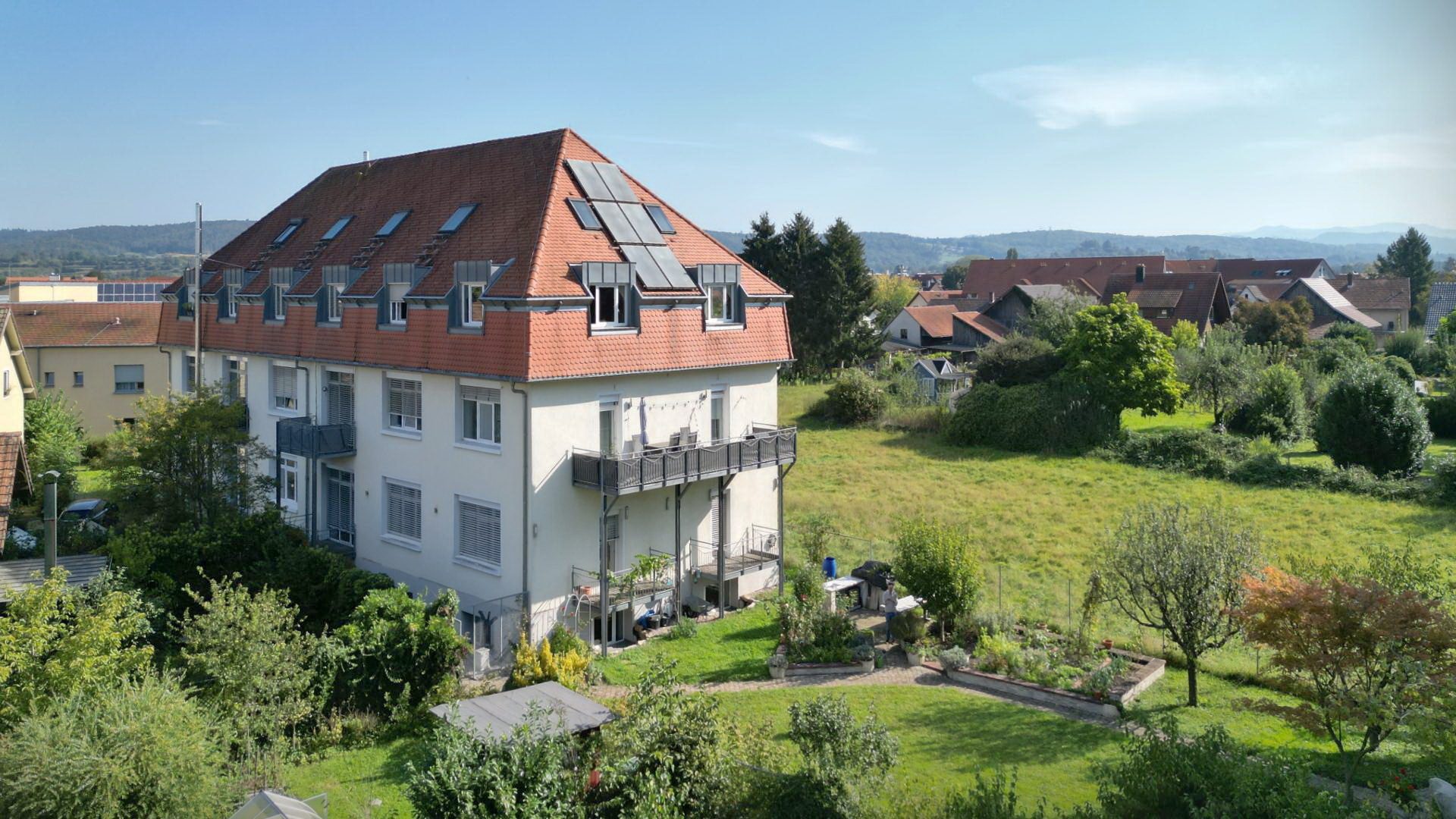 Immobilienangebot - Teningen - Wohnen & Investment & Rest - Ehemalige Zigarrenfabrik mit 8 Wohnungen und 3 Büros in grüner Ortsrandlage