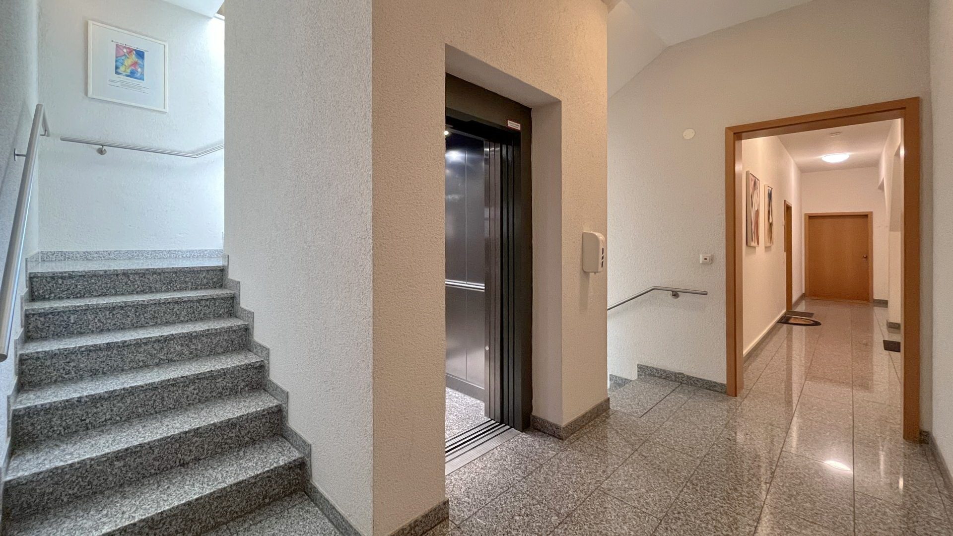 Immobilienangebot - Teningen - Wohnen & Investment & Rest - Ehemalige Zigarrenfabrik mit 8 Wohnungen und 3 Büros in grüner Ortsrandlage