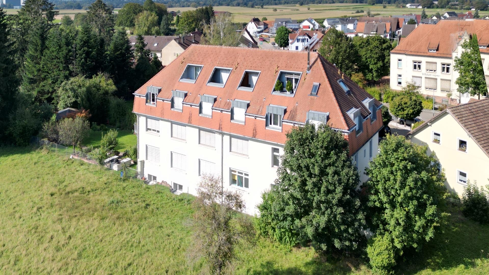 Immobilienangebot - Teningen - Wohnen & Investment & Rest - Ehemalige Zigarrenfabrik mit 8 Wohnungen und 3 Büros in grüner Ortsrandlage