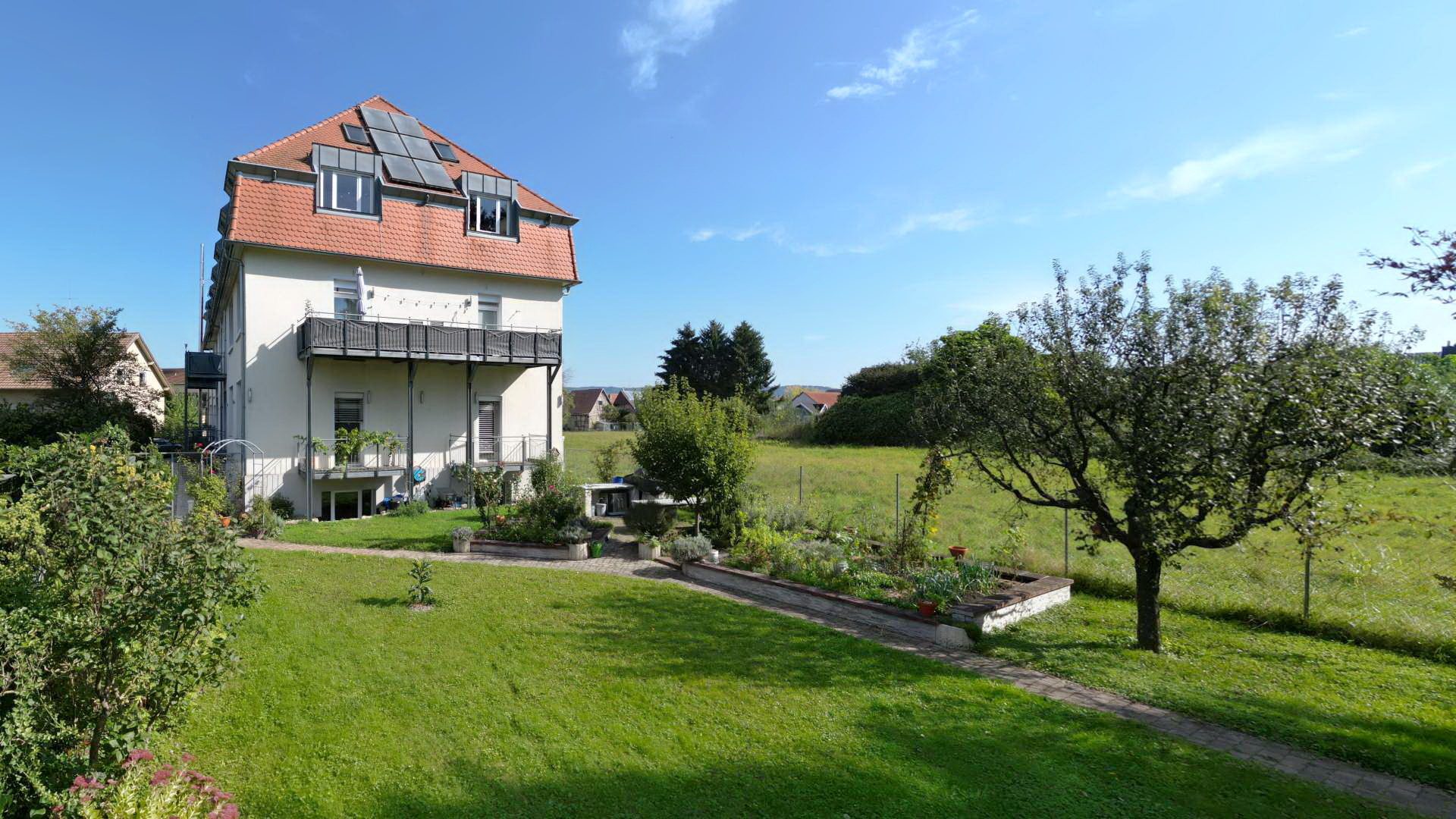 Immobilienangebot - Teningen - Wohnen & Investment & Rest - Ehemalige Zigarrenfabrik mit 8 Wohnungen und 3 Büros in grüner Ortsrandlage