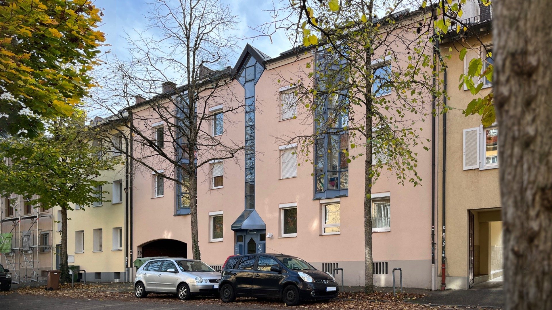 Immobilienangebot - Freiburg i. Br. / Neuburg - Wohnen & Investment & Rest - 4-Zimmer-Maisonette mit großem Privatgarten nahe der Altstadt
