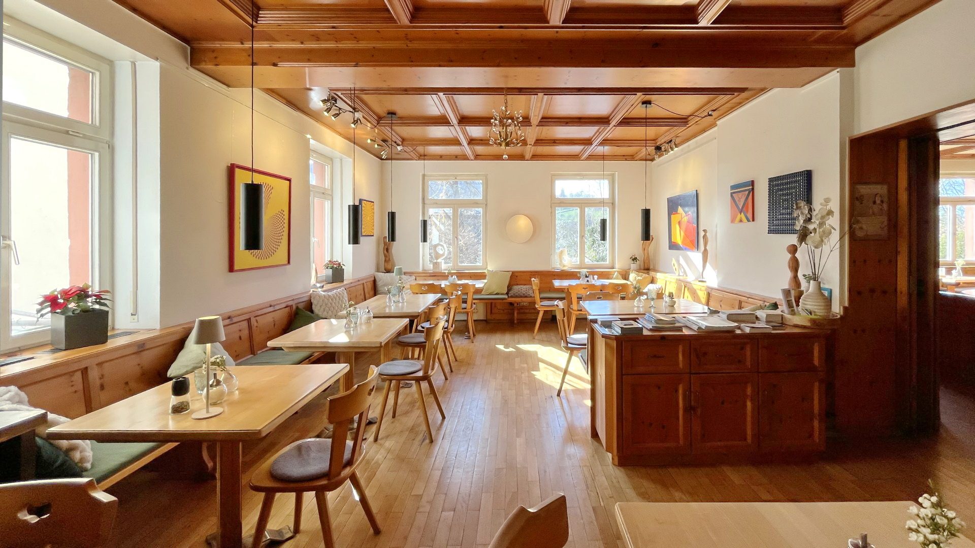 Immobilienangebot - Merzhausen - Gewerbe - Hotel mit Gastwirtschaft auf einem Erbbaugrundstück mit großem Außenbereich vor den Toren Freiburgs
