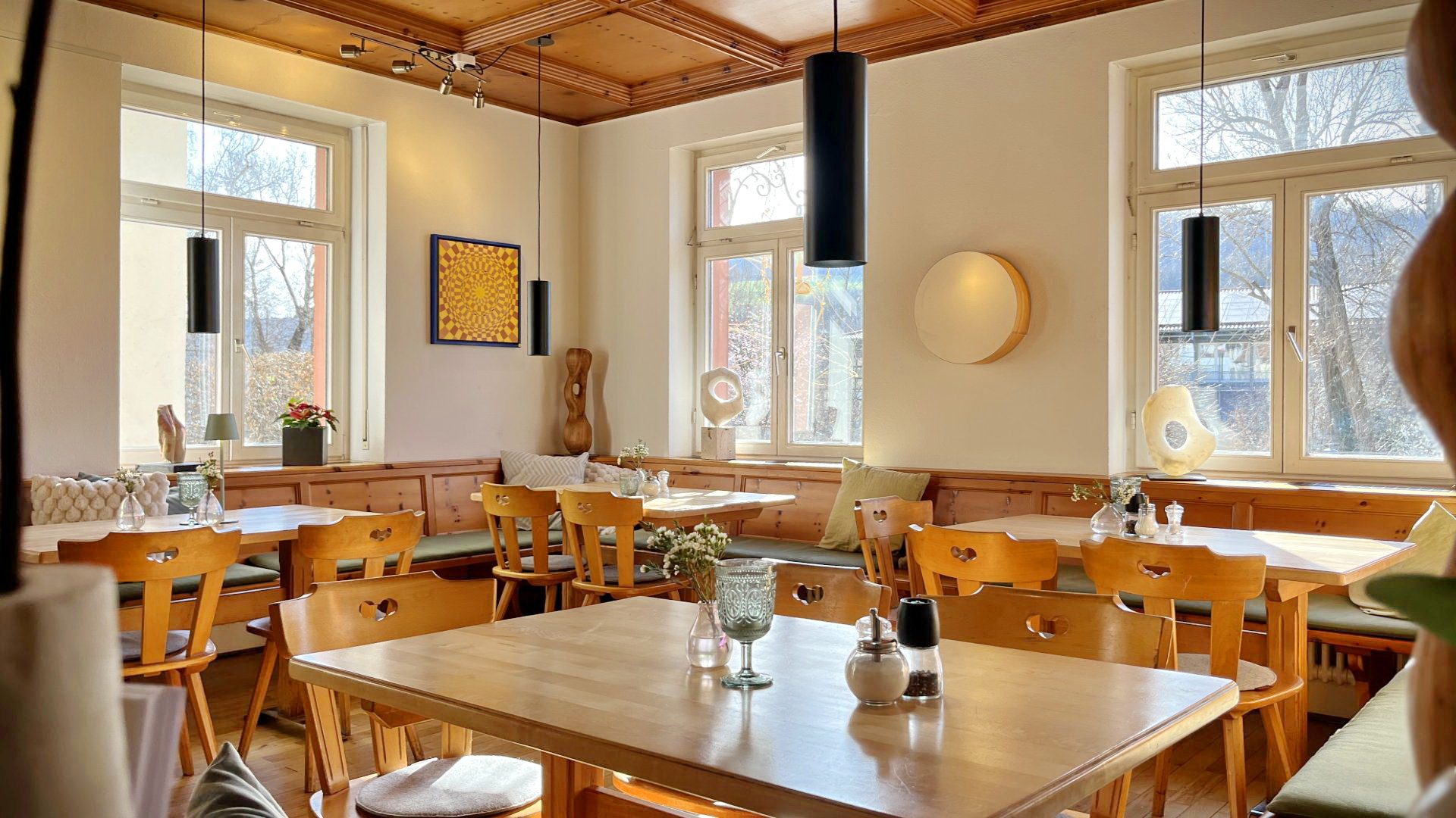 Immobilienangebot - Merzhausen - Gewerbe - Hotel mit Gastwirtschaft auf einem Erbbaugrundstück mit großem Außenbereich vor den Toren Freiburgs