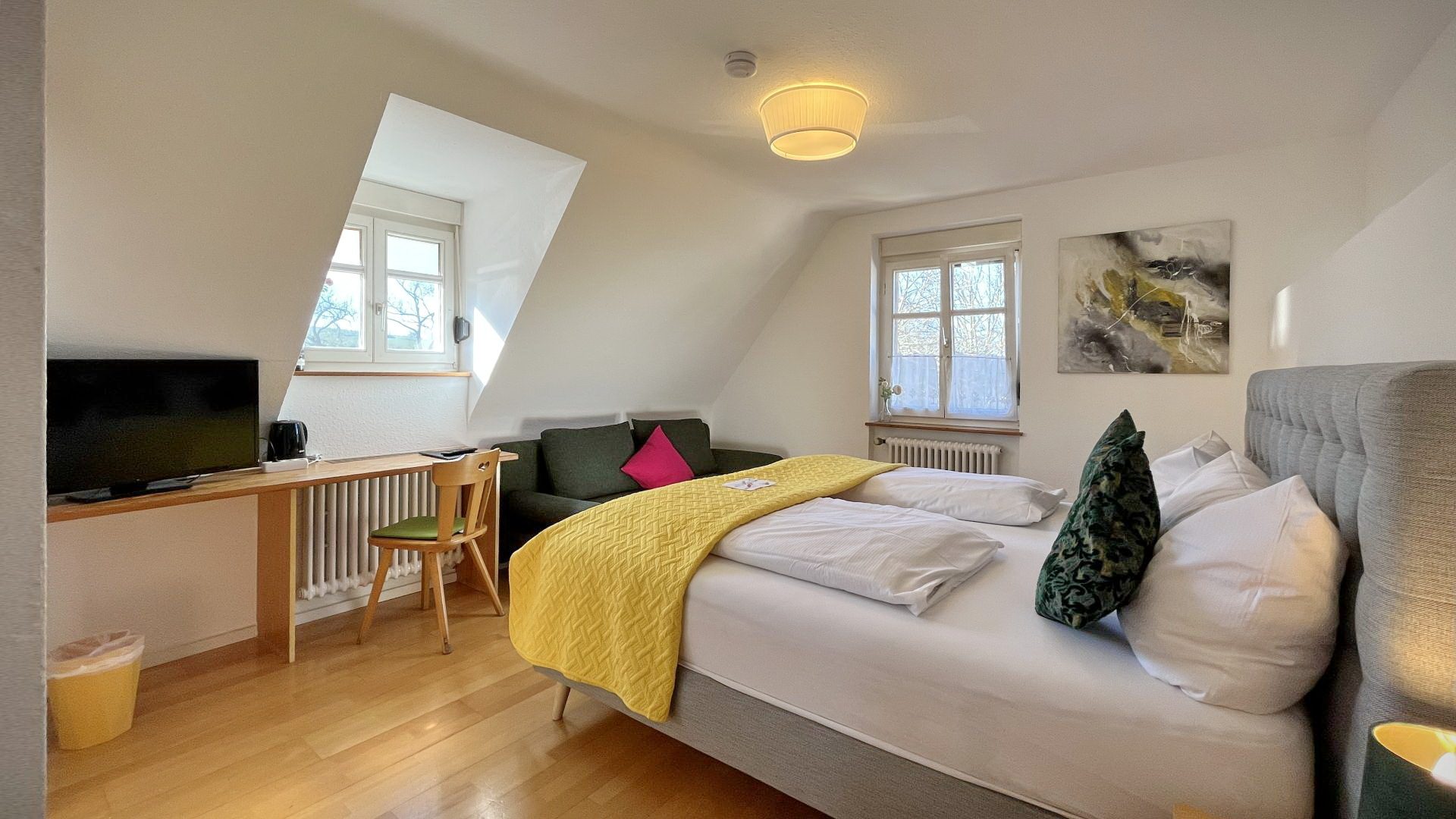 Immobilienangebot - Merzhausen - Gewerbe - Hotel mit Gastwirtschaft auf einem Erbbaugrundstück mit großem Außenbereich vor den Toren Freiburgs