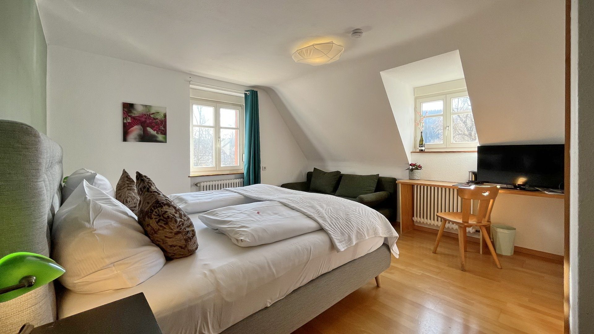 Immobilienangebot - Merzhausen - Gewerbe - Hotel mit Gastwirtschaft auf einem Erbbaugrundstück mit großem Außenbereich vor den Toren Freiburgs