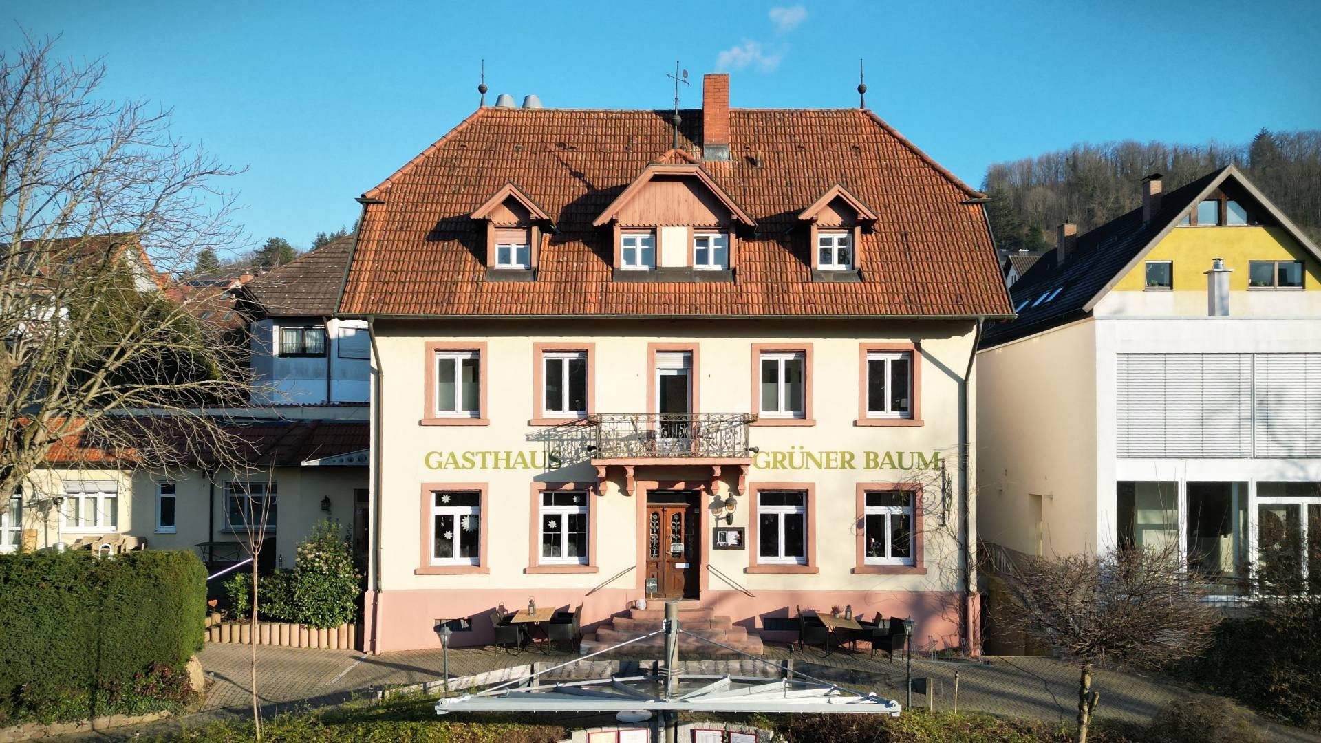 Immobilienangebot - Merzhausen - Gewerbe - Hotel mit Gastwirtschaft auf einem Erbbaugrundstück mit großem Außenbereich vor den Toren Freiburgs