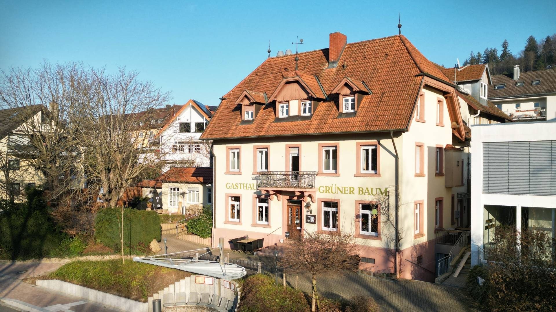 Immobilienangebot - Merzhausen - Gewerbe - Hotel mit Gastwirtschaft auf einem Erbbaugrundstück mit großem Außenbereich vor den Toren Freiburgs