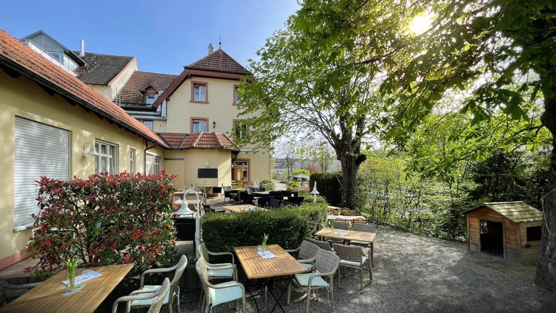 Immobilienangebot - Merzhausen - Gewerbe - Hotel mit Gastwirtschaft auf einem Erbbaugrundstück mit großem Außenbereich vor den Toren Freiburgs