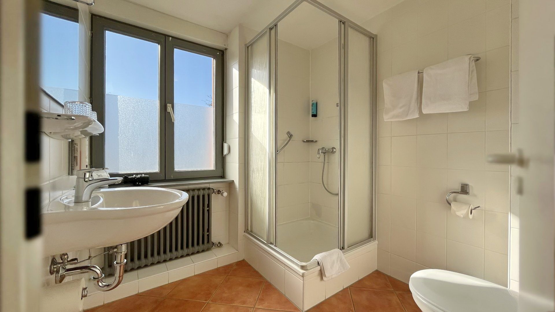 Immobilienangebot - Merzhausen - Gewerbe - Hotel mit Gastwirtschaft auf einem Erbbaugrundstück mit großem Außenbereich vor den Toren Freiburgs