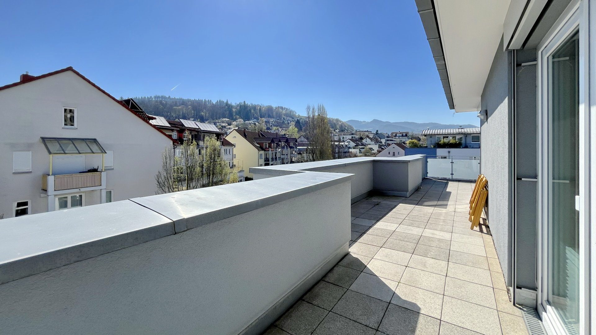 Immobilienangebot - Merzhausen - Wohnen & Investment & Rest - Stilvolle Attikawohnung mit großer Dachterrasse und herrlichen Weitblicken
