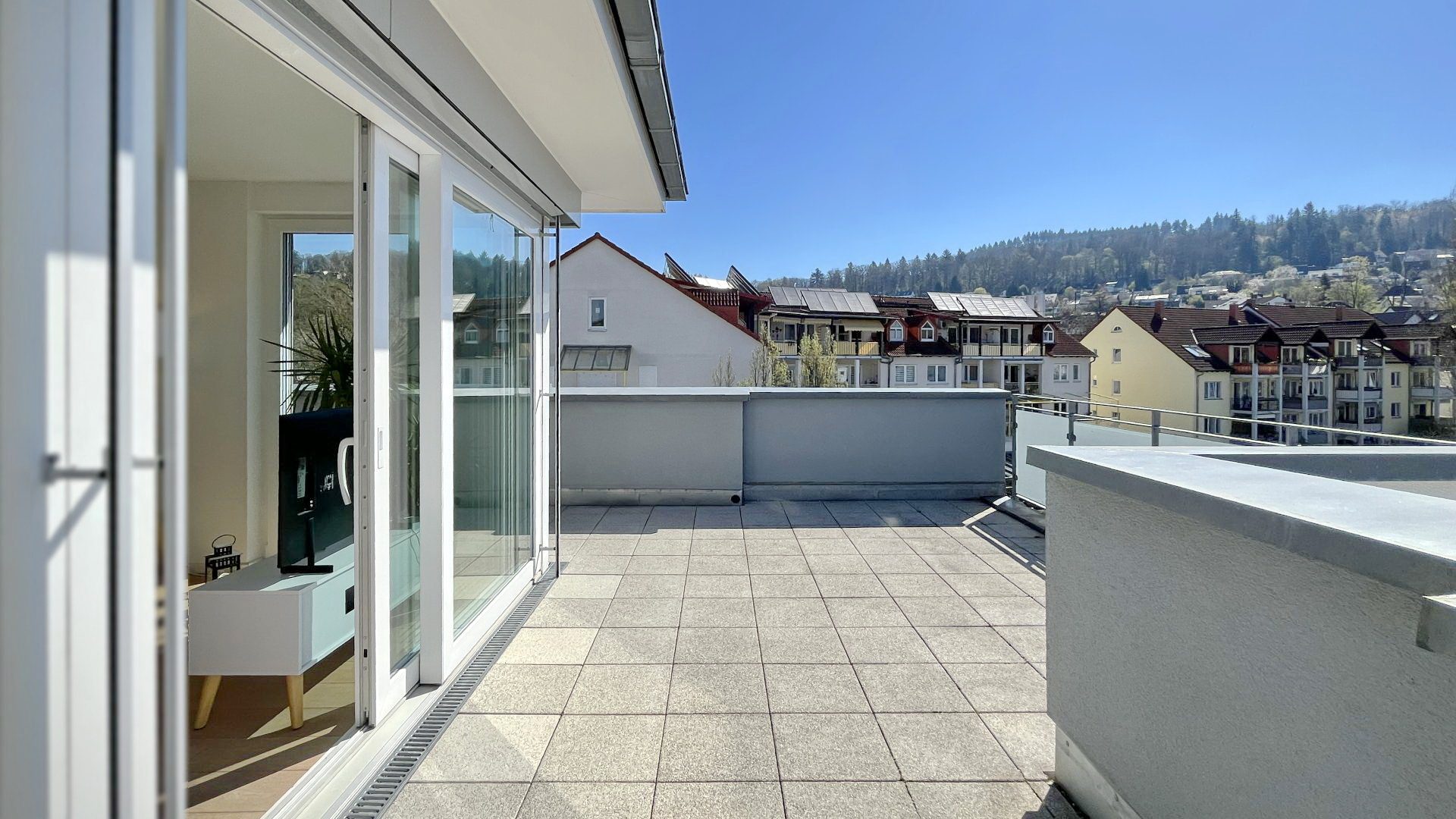 Immobilienangebot - Merzhausen - Wohnen & Investment & Rest - Stilvolle Attikawohnung mit großer Dachterrasse und herrlichen Weitblicken