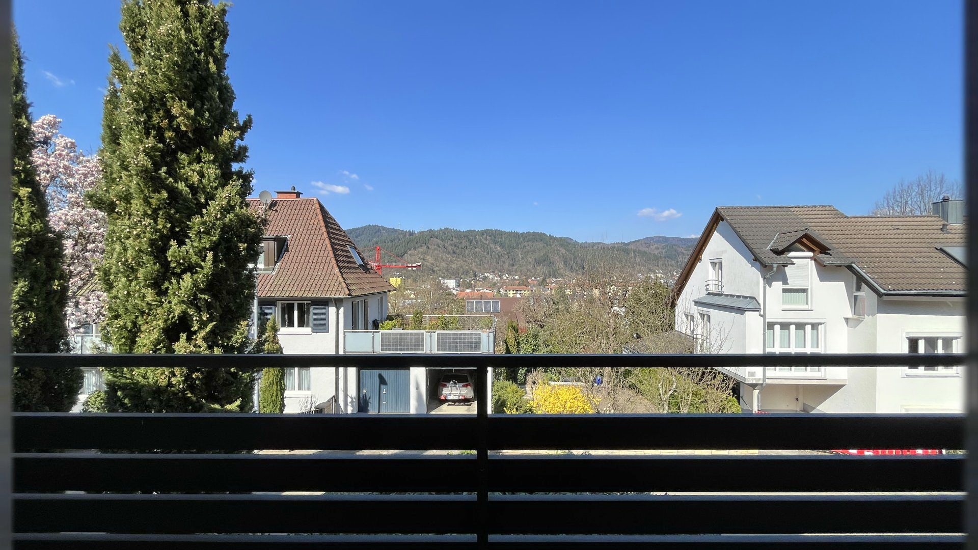 Immobilienangebot - Freiburg i. Br. / Littenweiler - Wohnen & Investment & Rest - Littenweiler | 5,5-Zimmer-Wohnung mit großer Dachterrasse und Privatgarten