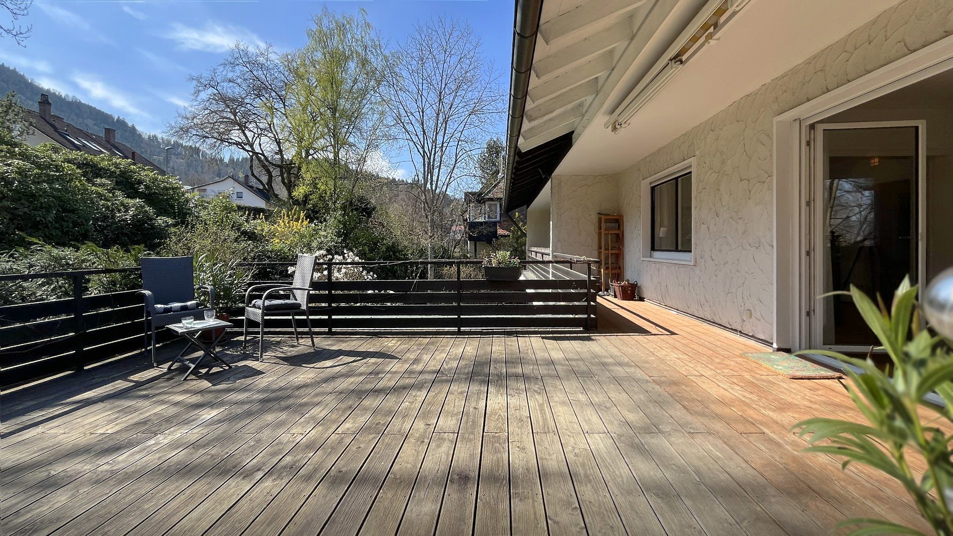 Immobilienangebot - Freiburg i. Br. / Littenweiler - Wohnen & Investment & Rest - Littenweiler | 5,5-Zimmer-Wohnung mit großer Dachterrasse und Privatgarten