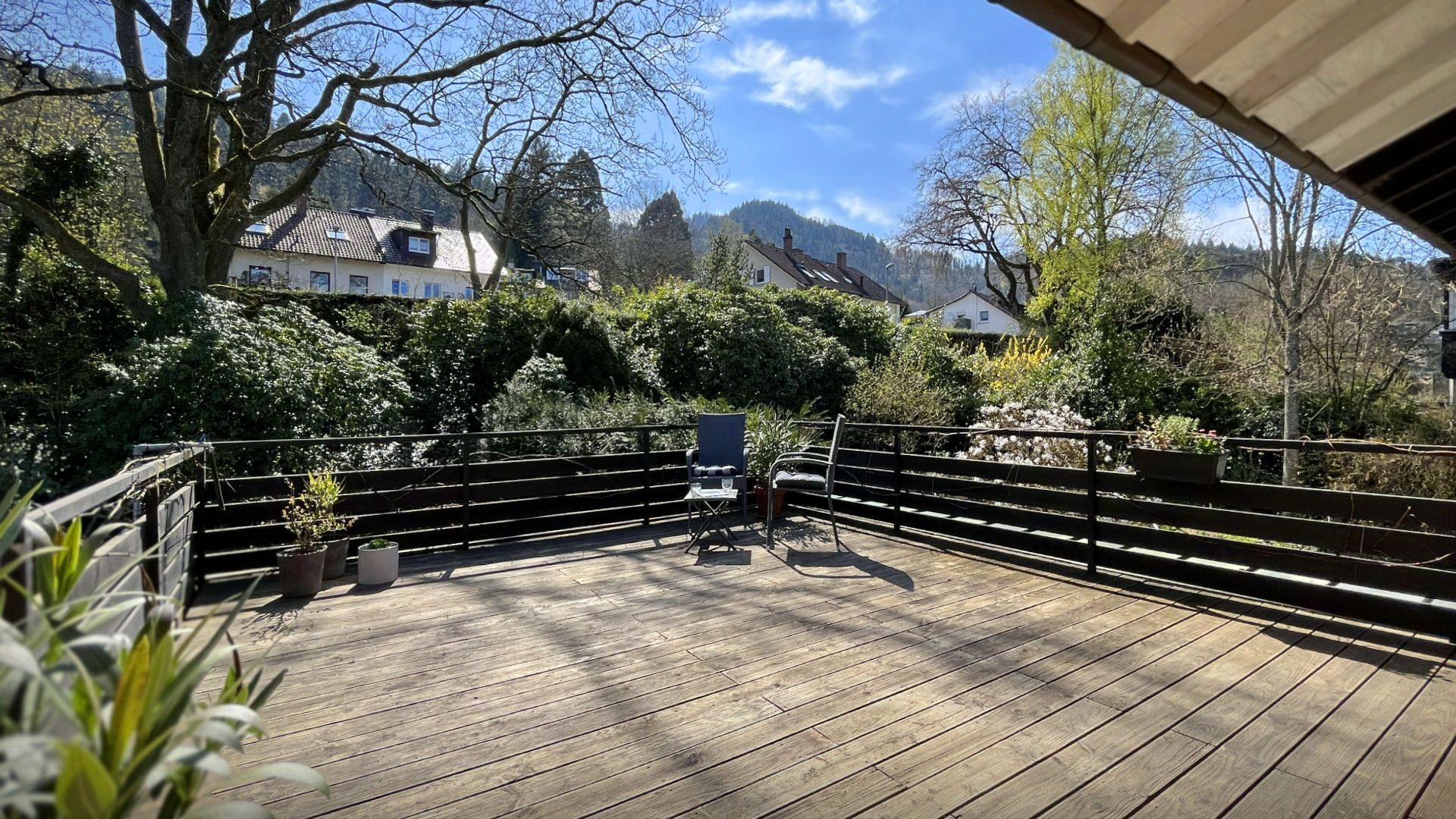 Immobilienangebot - Freiburg i. Br. / Littenweiler - Wohnen & Investment & Rest - 5,5-Zimmer-Wohnung mit großer Dachterrasse und Privatgarten in Littenweiler