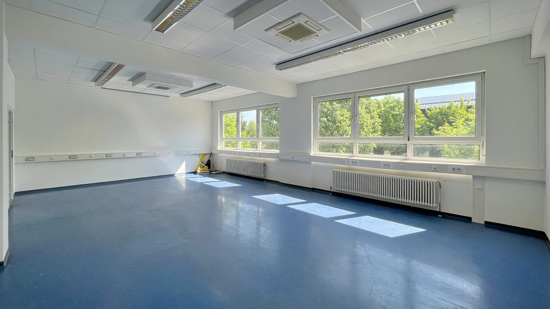 Immobilienangebot - Freiburg im Breisgau - Gewerbe - Helle Büro-, Schulungs- oder Konferenzflächen in Freiburg-Haid