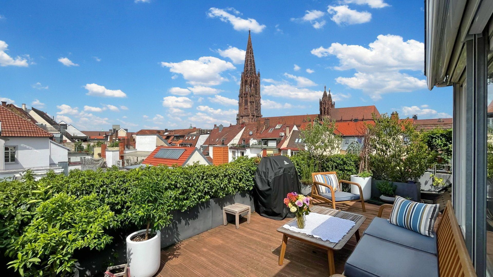 Immobilienangebot - Freiburg im Breisgau - Wohnen & Investment & Rest - Juwel im Herzen der Altstadt - Modernisiertes Wohn- und Geschäftshaus
