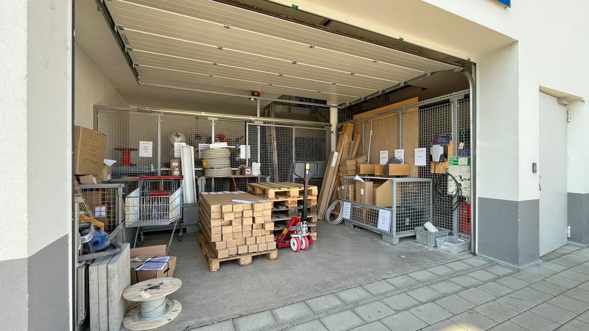 Immobilienangebot - Ebringen - Gewerbe - Helles Büro mit befahrbarer Werkstatt- oder Lagerfläche