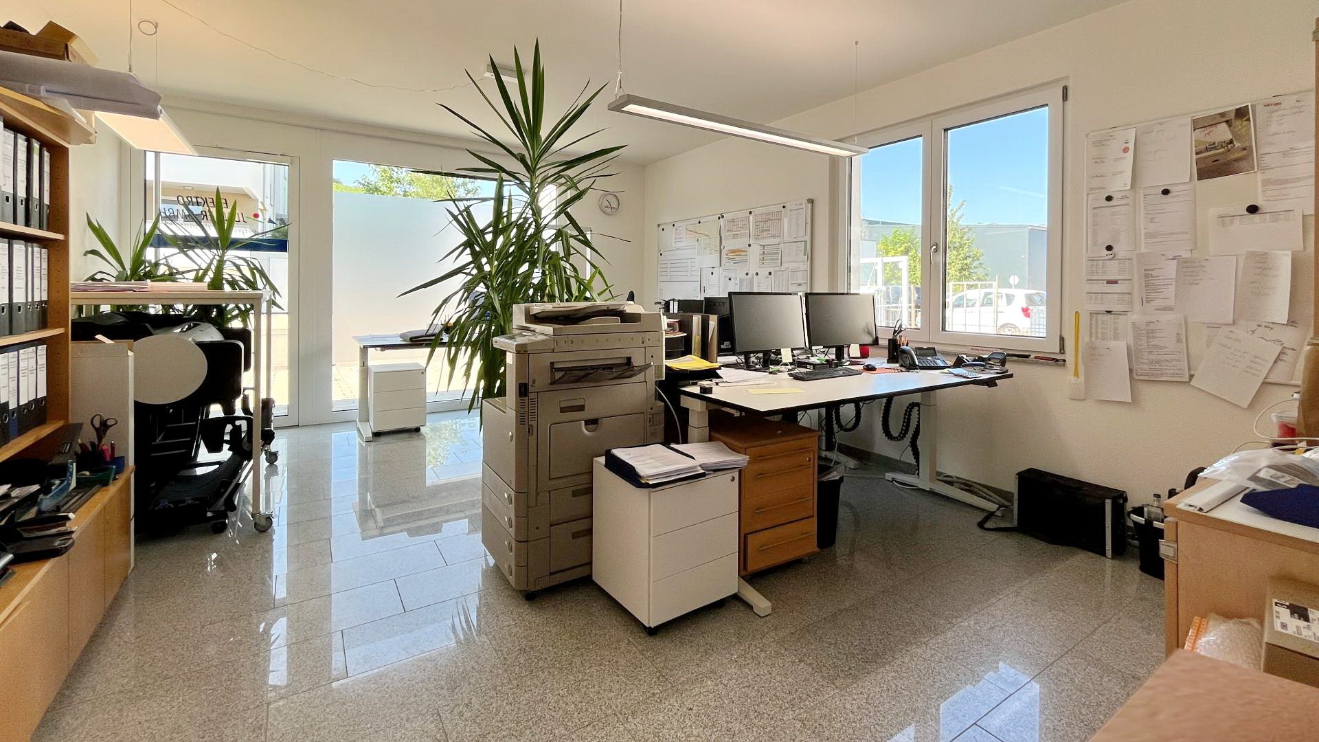 Immobilienangebot - Ebringen - Gewerbe - Helles Büro mit befahrbarer Werkstatt- oder Lagerfläche