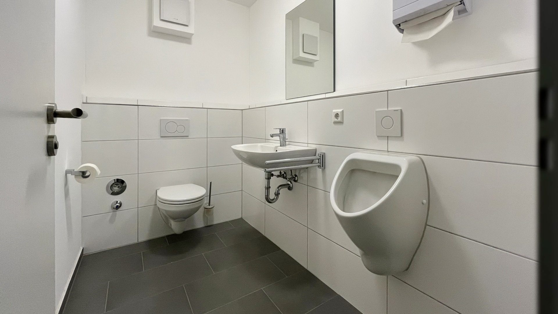 Immobilienangebot - Ebringen - Gewerbe - Helles Büro mit befahrbarer Werkstatt- oder Lagerfläche