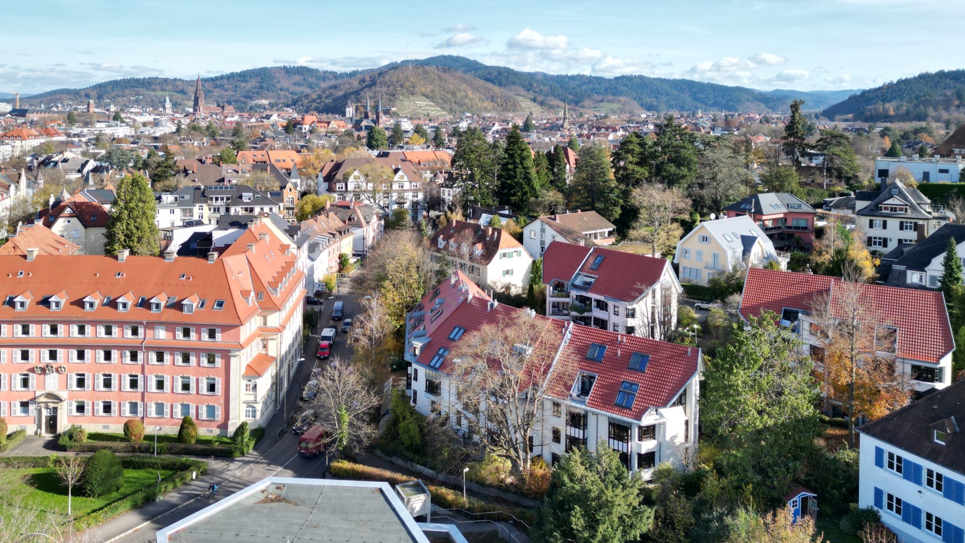 Immobilienangebot - Freiburg i. Br. / Unterwiehre-Süd - Wohnen & Investment & Rest - Familienfreundliche 5-Zimmer-Maisonette im begehrten Stadtteil Freiburg-Wiehre