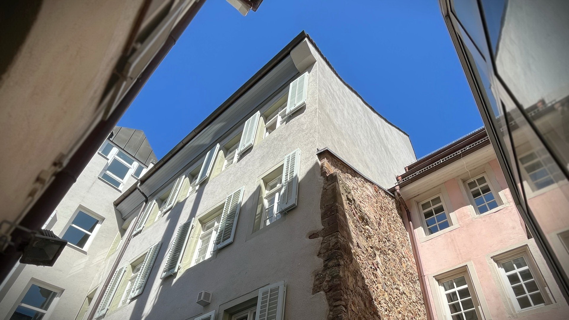 Immobilienangebot - Freiburg-Altstadt - Gewerbe - Einzigartige Gewerbefläche mit Altbau-Charme in bester Innenstadtlage